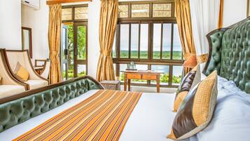 Una cassaforte in camera, una scrivania, letti aggiuntivi (a pagamento)