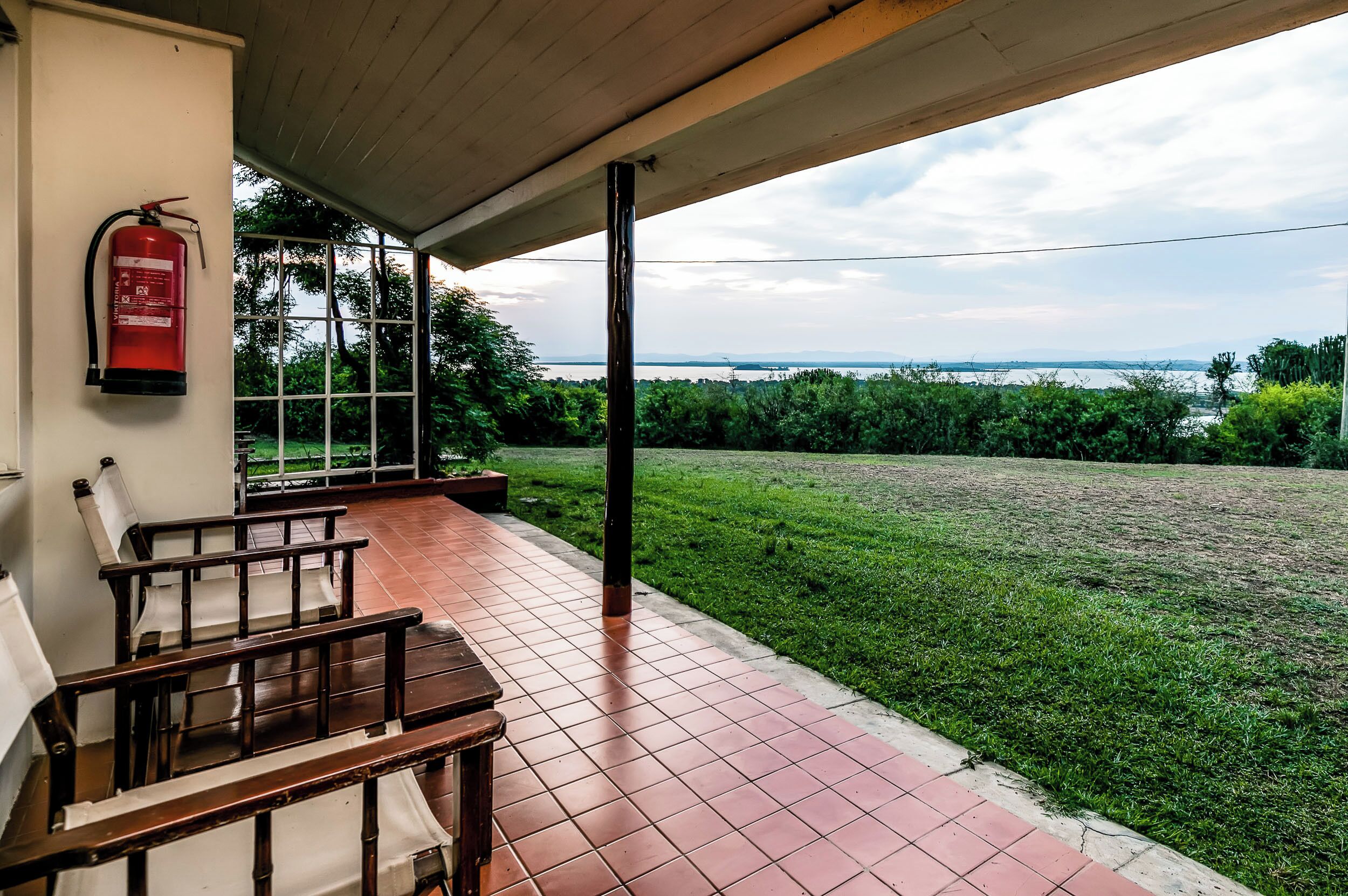 إطلالة على البحيرة