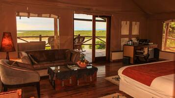 Deluxe Tent | Minibar, in-room safe, desk, free cots/infant beds