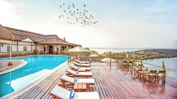 Vista frontal de la propiedad