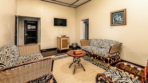 Classic Cottage, 2 Bedrooms | Living area