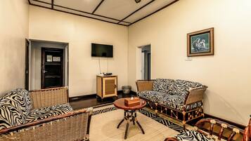 Classic Cottage, 2 Bedrooms | Living area