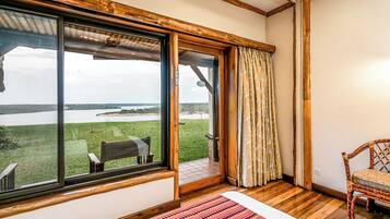 Superior Room | Hypo-allergenic bedding, in-room safe, laptop workspace, bed sheets