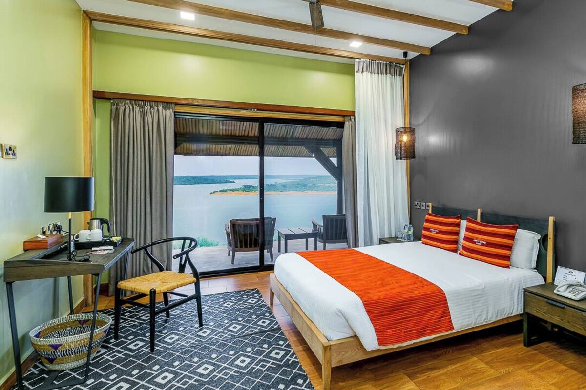 Deluxe Room, Air conditioning, Lake View | Hypo-allergenic bedding, in-room safe, laptop workspace, bed sheets