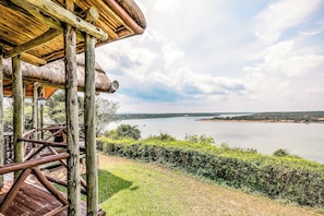 Casa de campo com design assinado, vista para o lago (Queens) | Vista para o lago