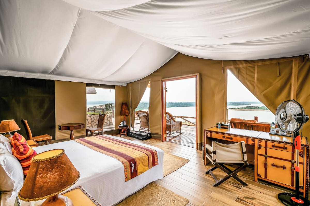 Classic Tent, Lake View