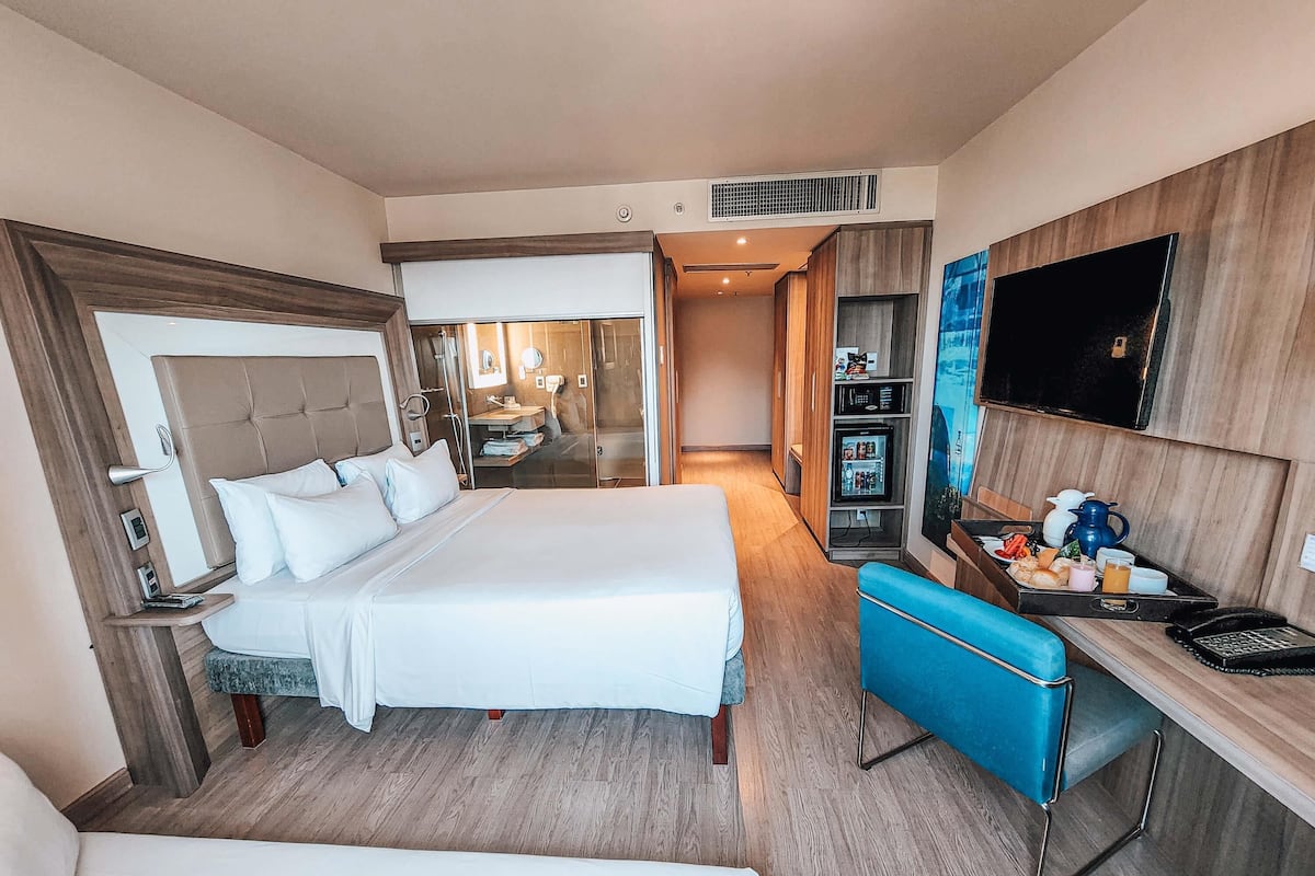 Superior-Apartment, 1 Doppelbett und Schlafsofa | Minibar, Zimmersafe, Schreibtisch, schallisolierte Zimmer
