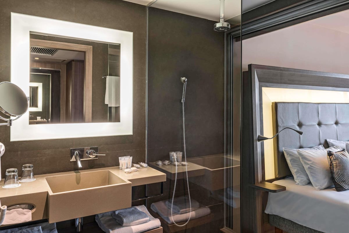 Minibar, in-room safe, desk, soundproofing