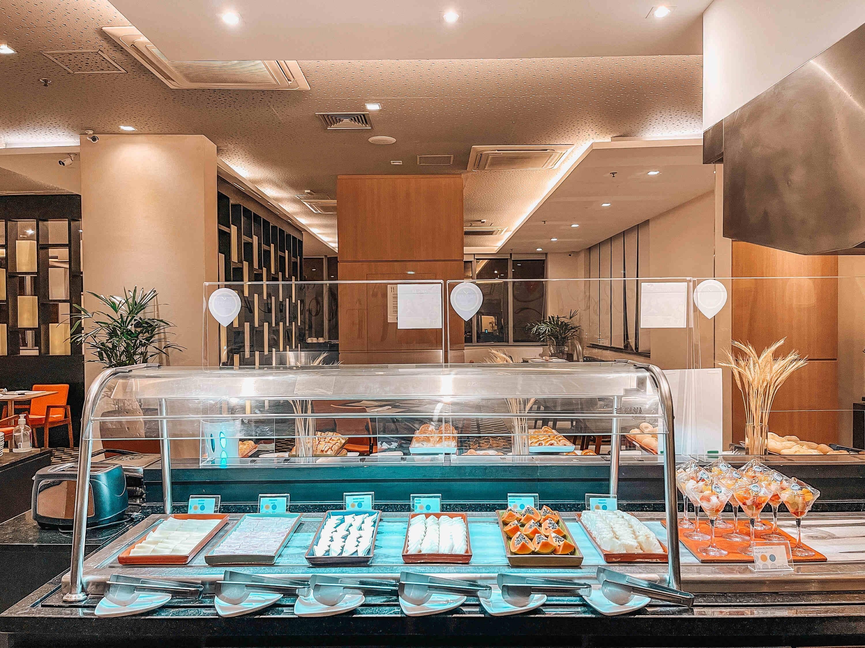 Buffet breakfast on weekdays (BRL 66 per person)