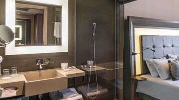 Minibar, in-room safe, desk, soundproofing