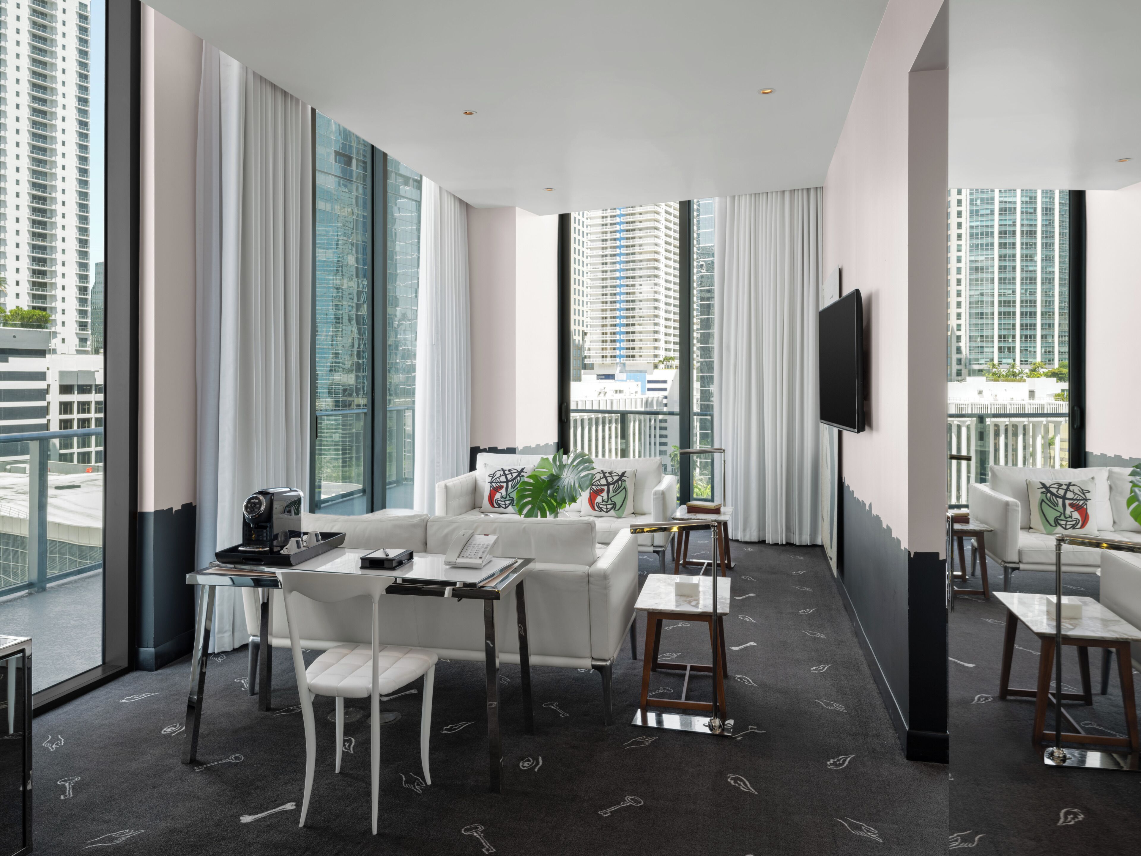 Suite, 1 King-Bett, Nichtraucher, Stadtblick (Balcony) | Bettwäsche aus ägyptischer Baumwolle, hochwertige Bettwaren, Minibar