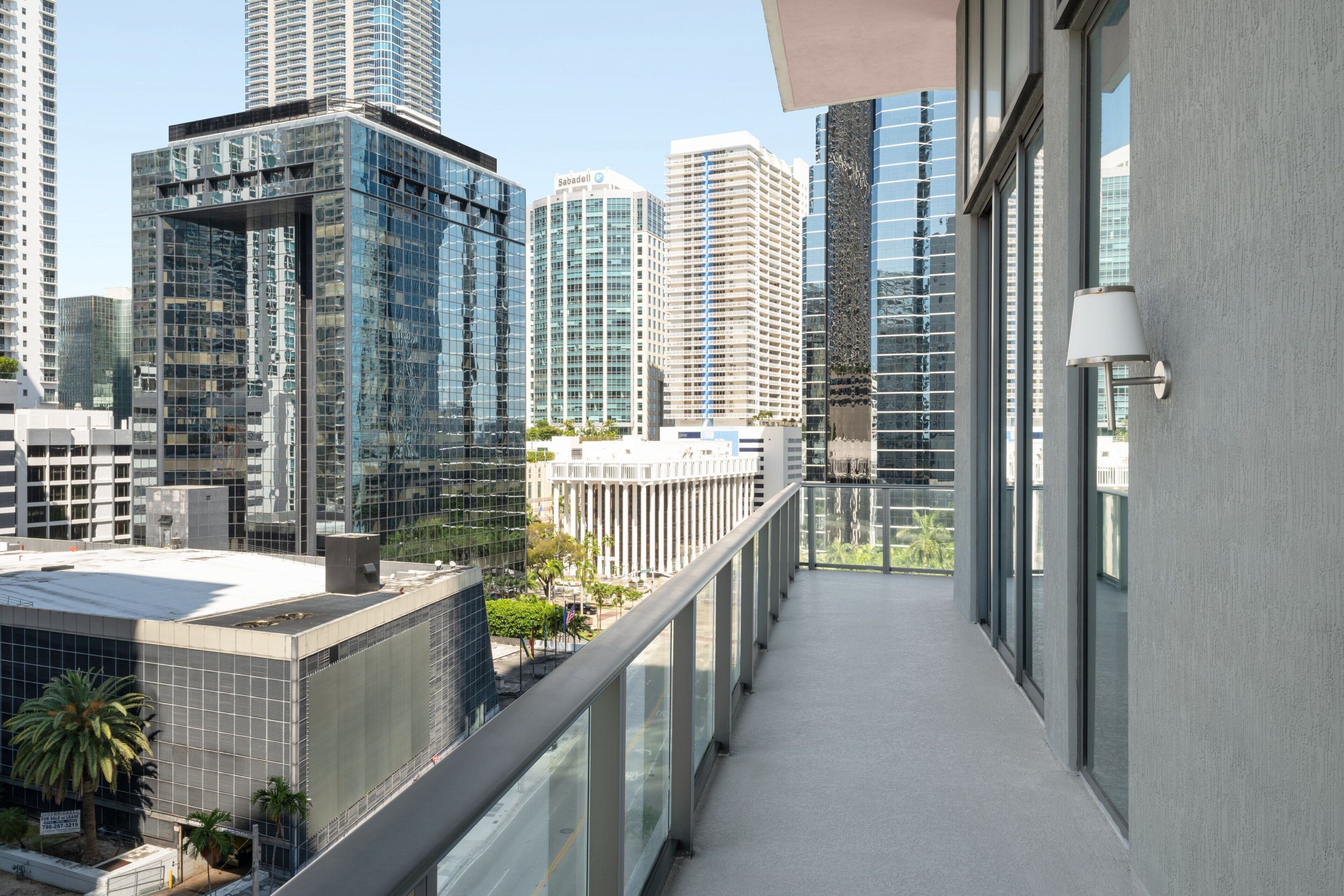 signature suite, 1 king bed, balcony, city view | egyptian cotton sheets, premium bedding, minibar, in-room safe