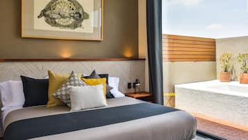 Suite con jacuzzi (interior o exterior) | Ropa de cama de alta calidad, caja fuerte, decoración individual