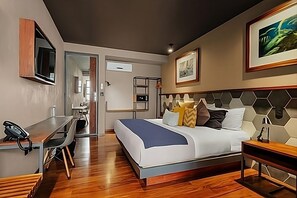 Premium bedding, in-room safe, individually decorated, desk - Hotel Criol (Querétaro)