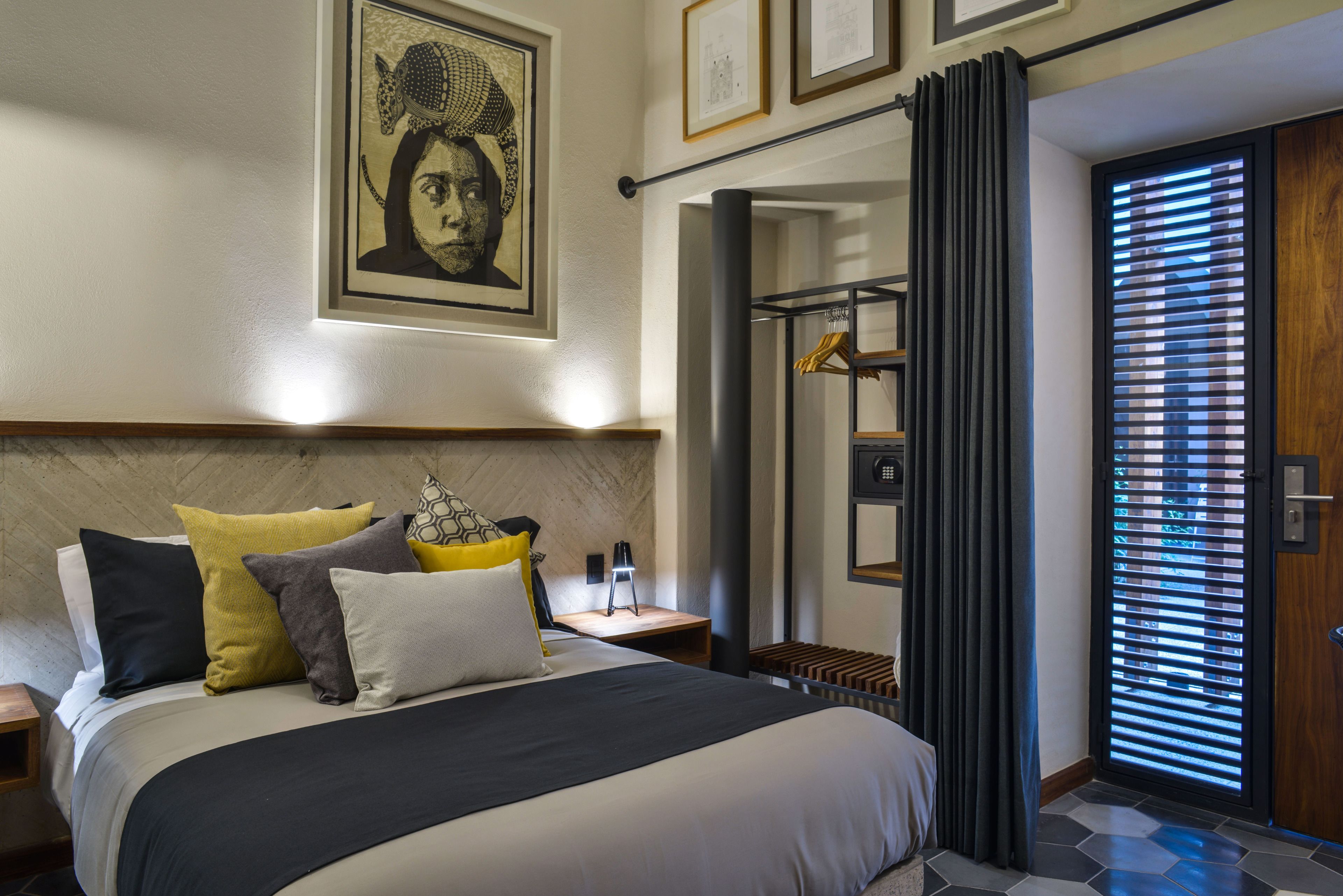 estándar 1 cama queen | premium bedding, in-room safe, individually decorated, desk