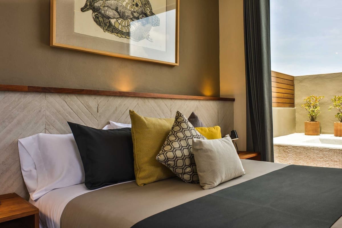 suite con jacuzzi (interior o exterior) | premium bedding, in-room safe, individually decorated, desk