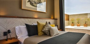 Suite con jacuzzi (interior o exterior) | أغطية فراش متميزة وخزنة داخل الغرفة وبديكورات فريدة لكل غرفة ومكتب