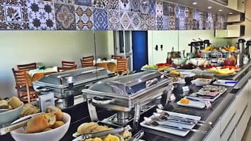 Daily buffet breakfast (BRL 20 per person)