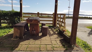 Habitación Estándar, Triple | Terrace/patio - Hostal Vista al Mar (Ancud)