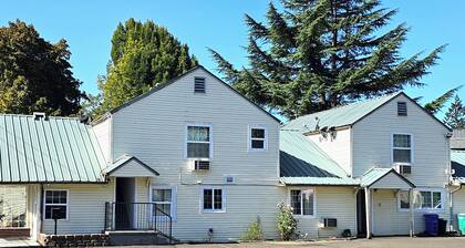 Budget Lodge by OYO Portland West