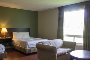 Habitación estándar, 2 camas dobles | Escritorio, tabla de planchar con plancha, wifi gratis y ropa de cama