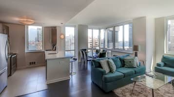 Apartment, 3 Bedrooms | Living room | Flat-screen TV