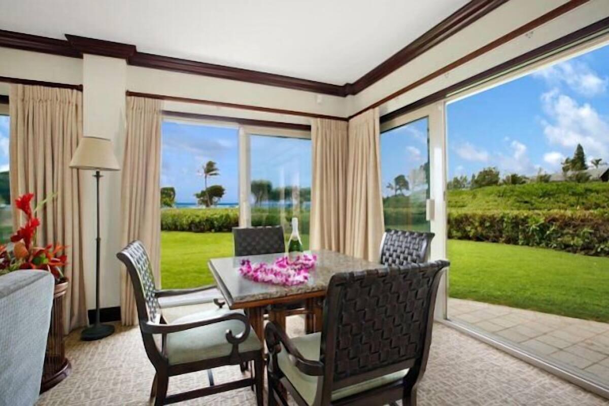 Villa, 2 Bedrooms, Bathtub, Ocean View (Waipouli Beach Resort G101) | In-room dining