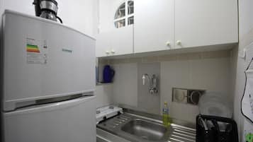 Habitación estándar, 1 habitación | Cocina privada | Refrigerador con congelador, microondas, horno y parrilla de estufa