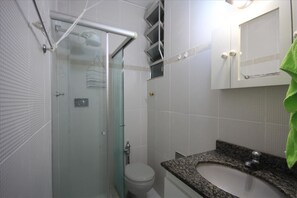 Standardrum - 1 sovrum | Badrum | Dusch och handdukar