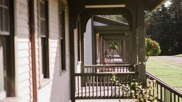 Classic Duplex, 2 Bedrooms | Pemandangan dari bilik