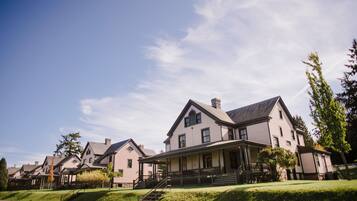 Premier House, 6 Bedrooms, Sea View, Sea Facing | Premium bedding, individually decorated, individually furnished