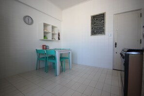 Standard Room, 3 Bedrooms | Private kitchen
