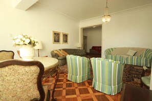 Televisión de pantalla plana, reproductor de DVD