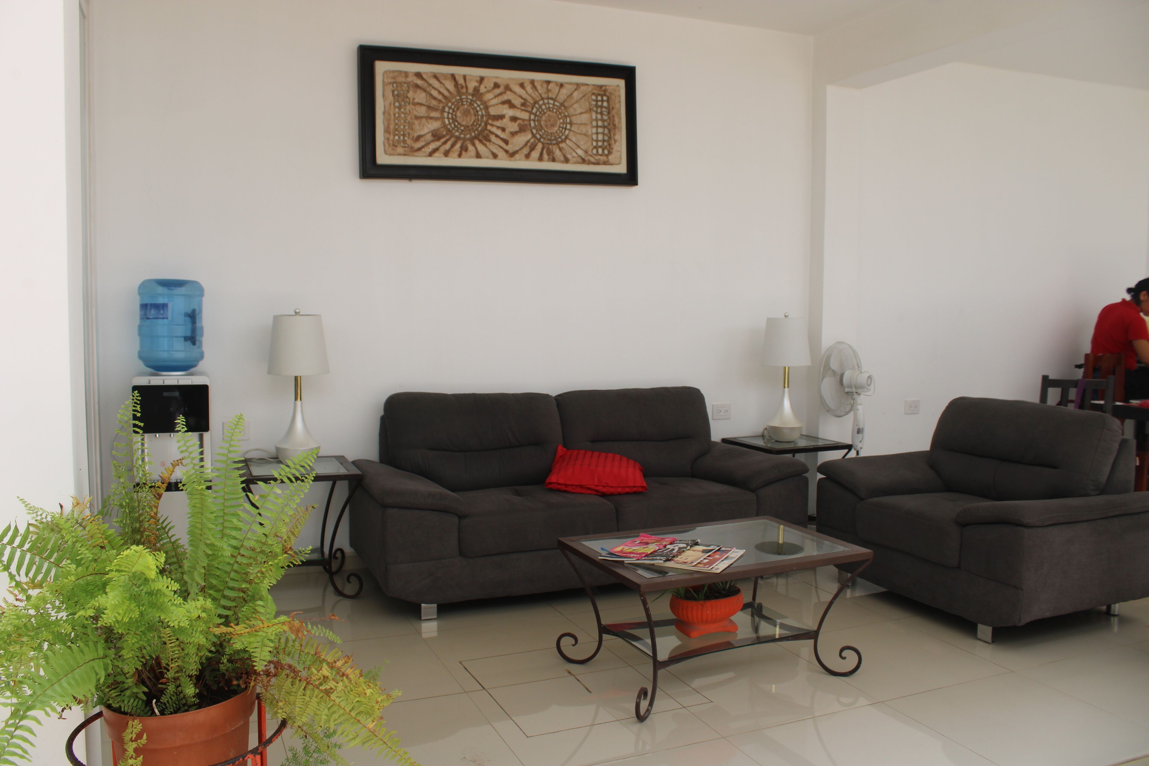 Televisión de pantalla plana de 32 pulgadas con canales por cable 