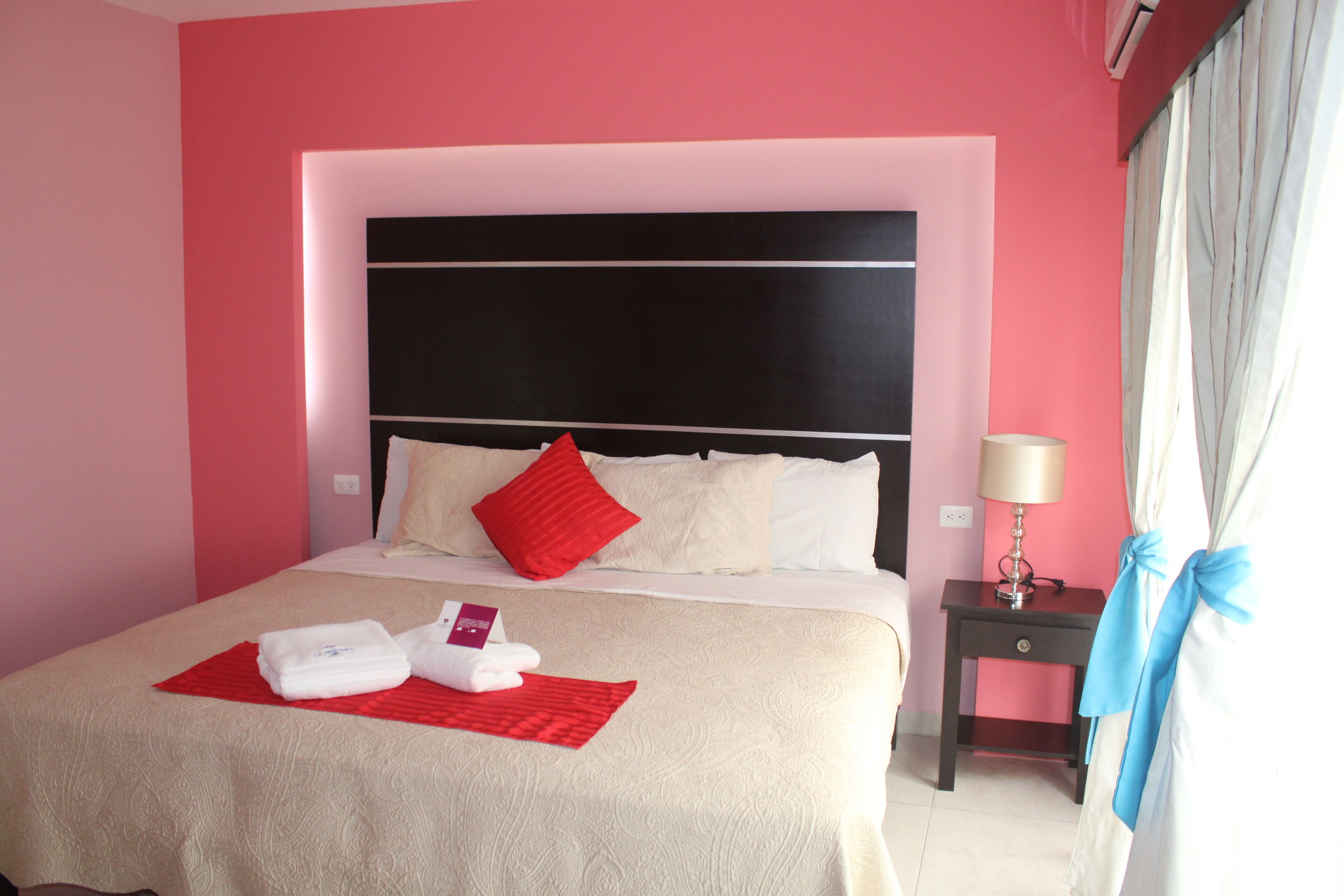 Habitación Deluxe, 1 cama King size | Ropa de cama de alta calidad y wifi gratis 