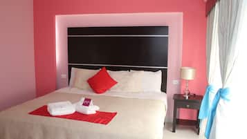 Habitación Deluxe, 1 cama King size | Ropa de cama de alta calidad y wifi gratis