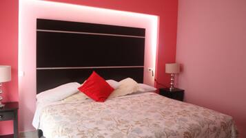 Habitación Deluxe, 1 cama King size | Ropa de cama de alta calidad y wifi gratis