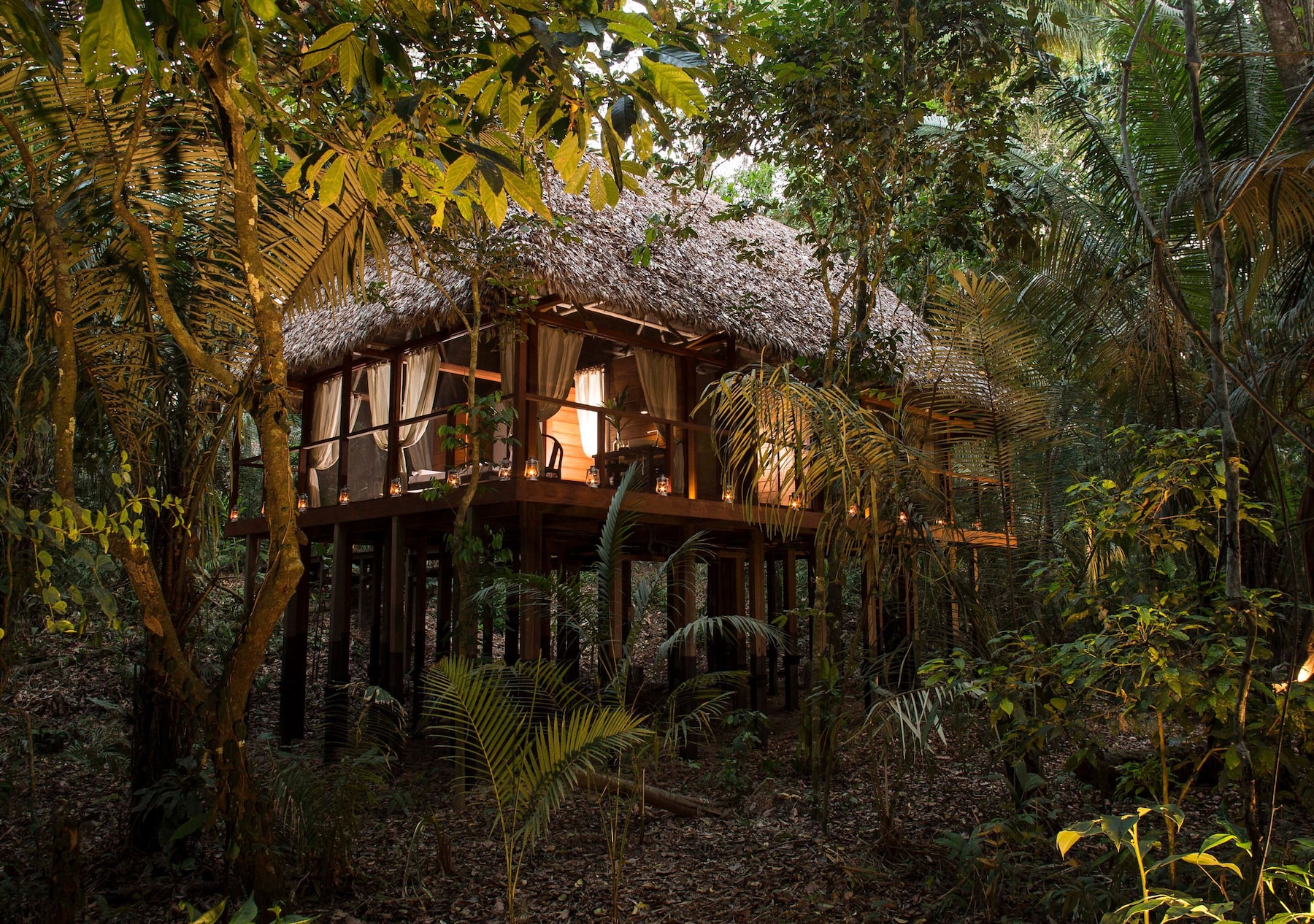 Couples treatment rooms, body treatments, hot stone massages