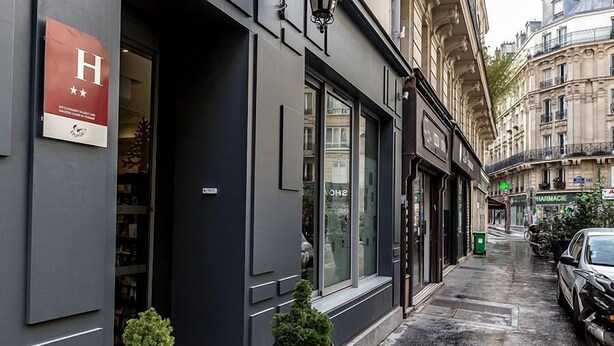 Unclassified image, 1 of 33, button - District Republique (Paris)