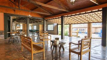 Lunch and dinner served