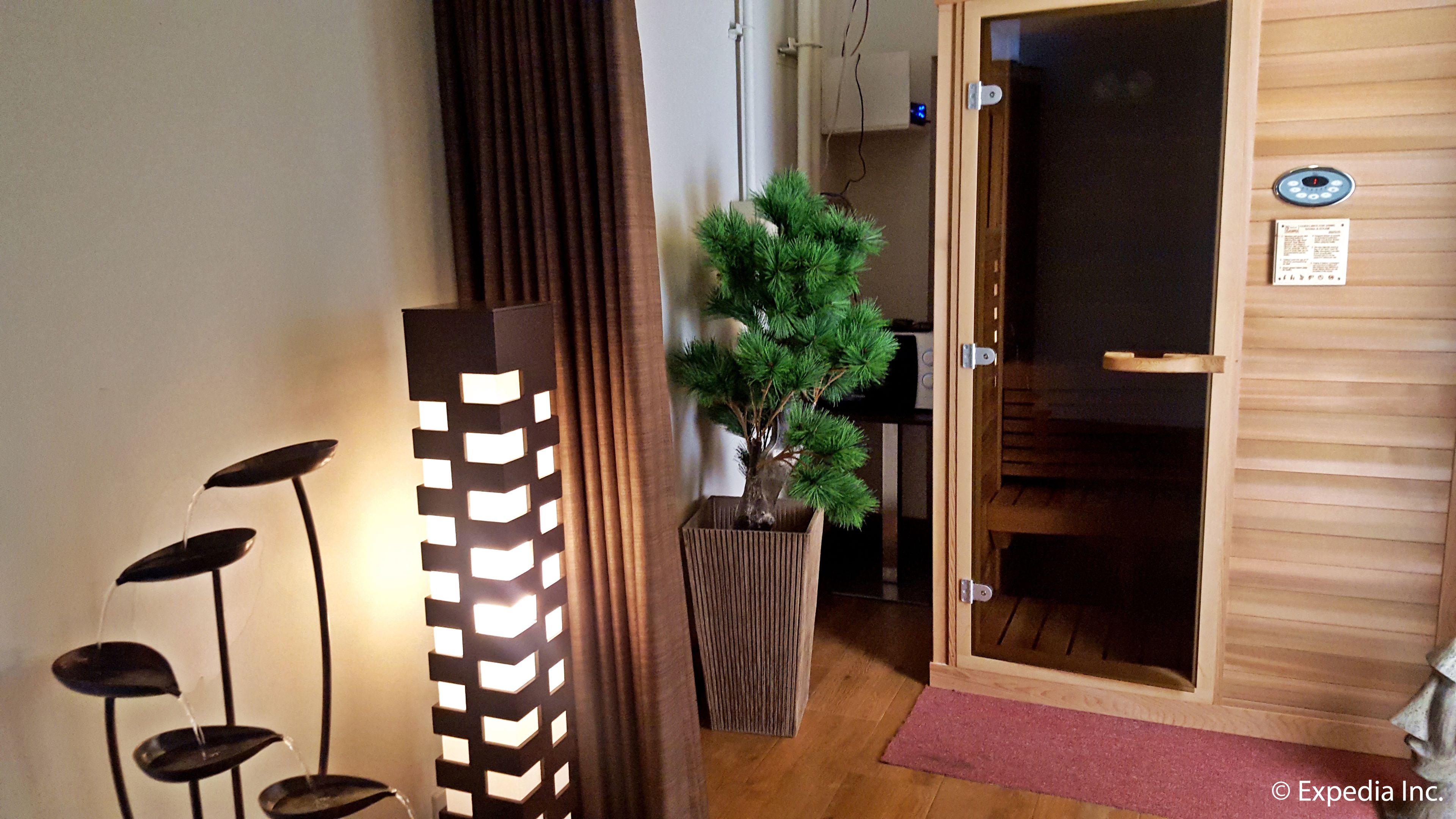 3 treatment rooms, massages