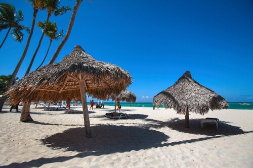 Corales Colonial II With Private Beach,los Corales