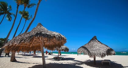 Corales Colonial II With Private Beach,los Corales