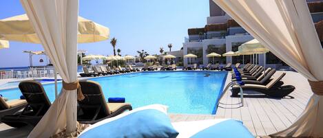 Outdoor pool, pool cabanas (surcharge), pool umbrellas