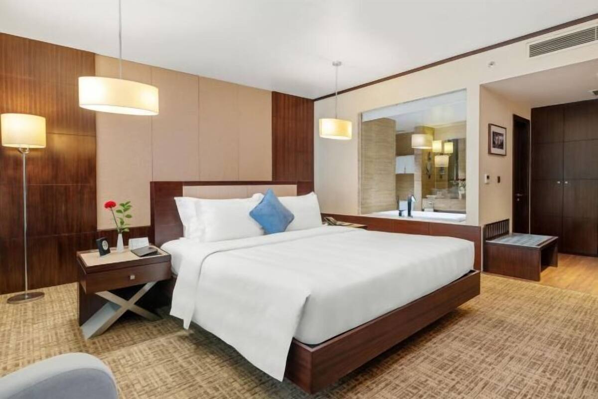 In-room safe, desk, laptop workspace, soundproofing