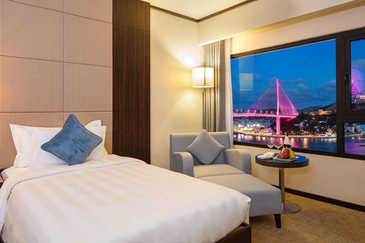in-room safe, desk, laptop workspace, soundproofing