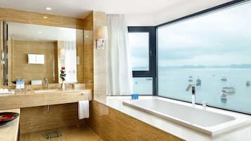 Junior Suite, 1 King Bed, Smoking | In-room safe, desk, laptop workspace, soundproofing
