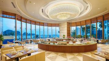 Desayuno buffet diario (VND 531300 por persona)
