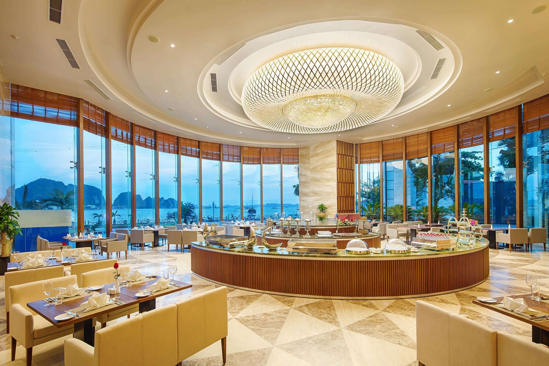 Buffet déjeuner servi tous les jours en supplément