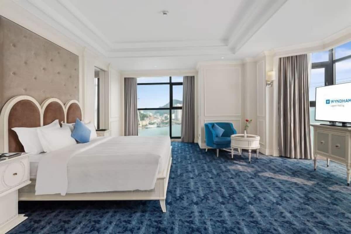 In-room safe, desk, laptop workspace, soundproofing